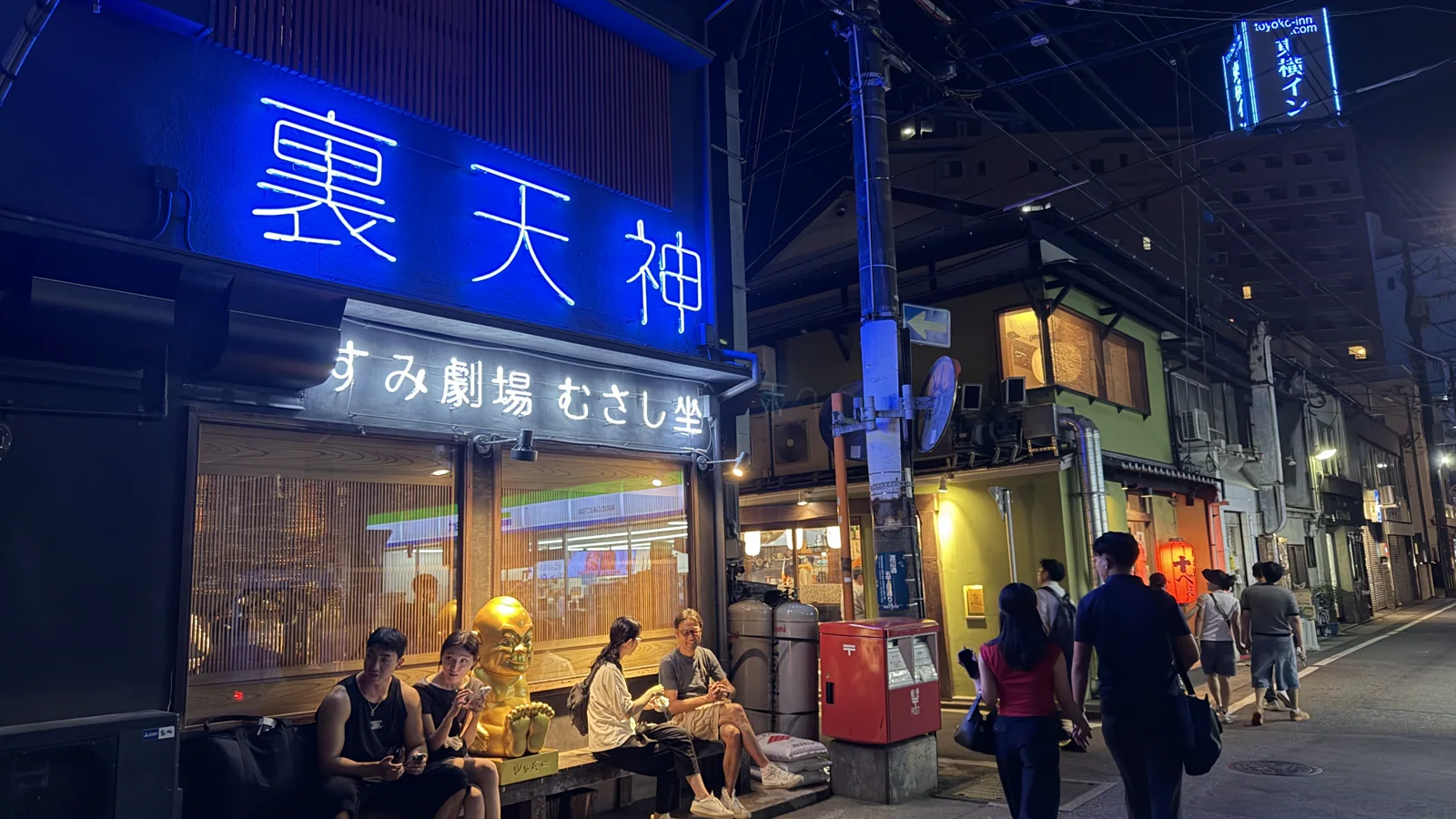 夜色裡的第一站