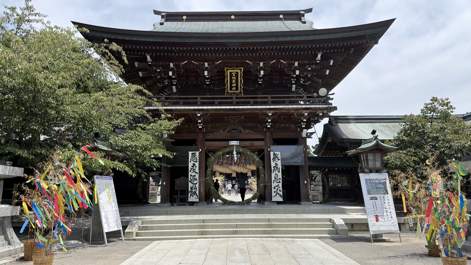 走進神社
