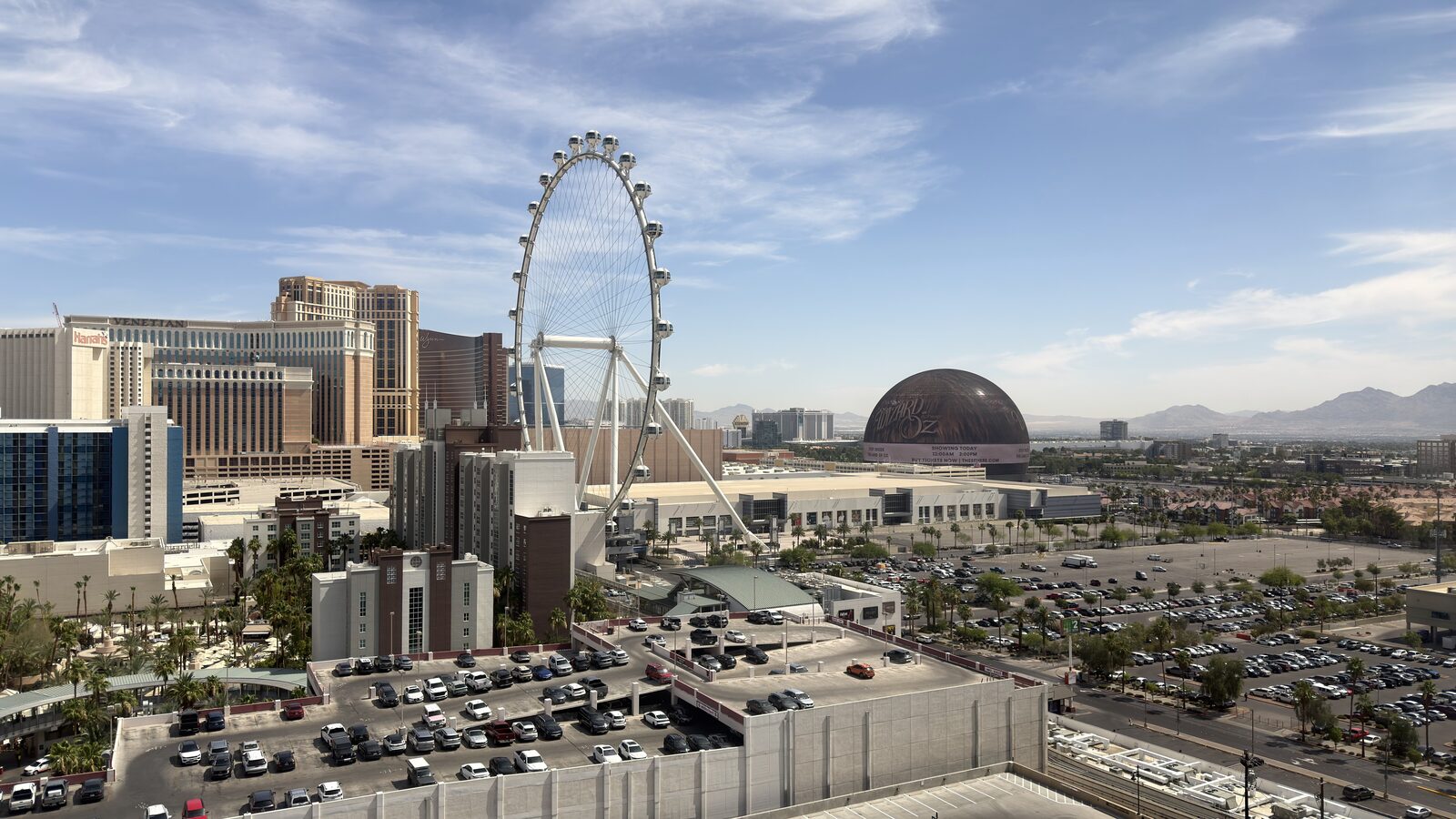 窗外的 High Roller 與 Sphere,6月3日