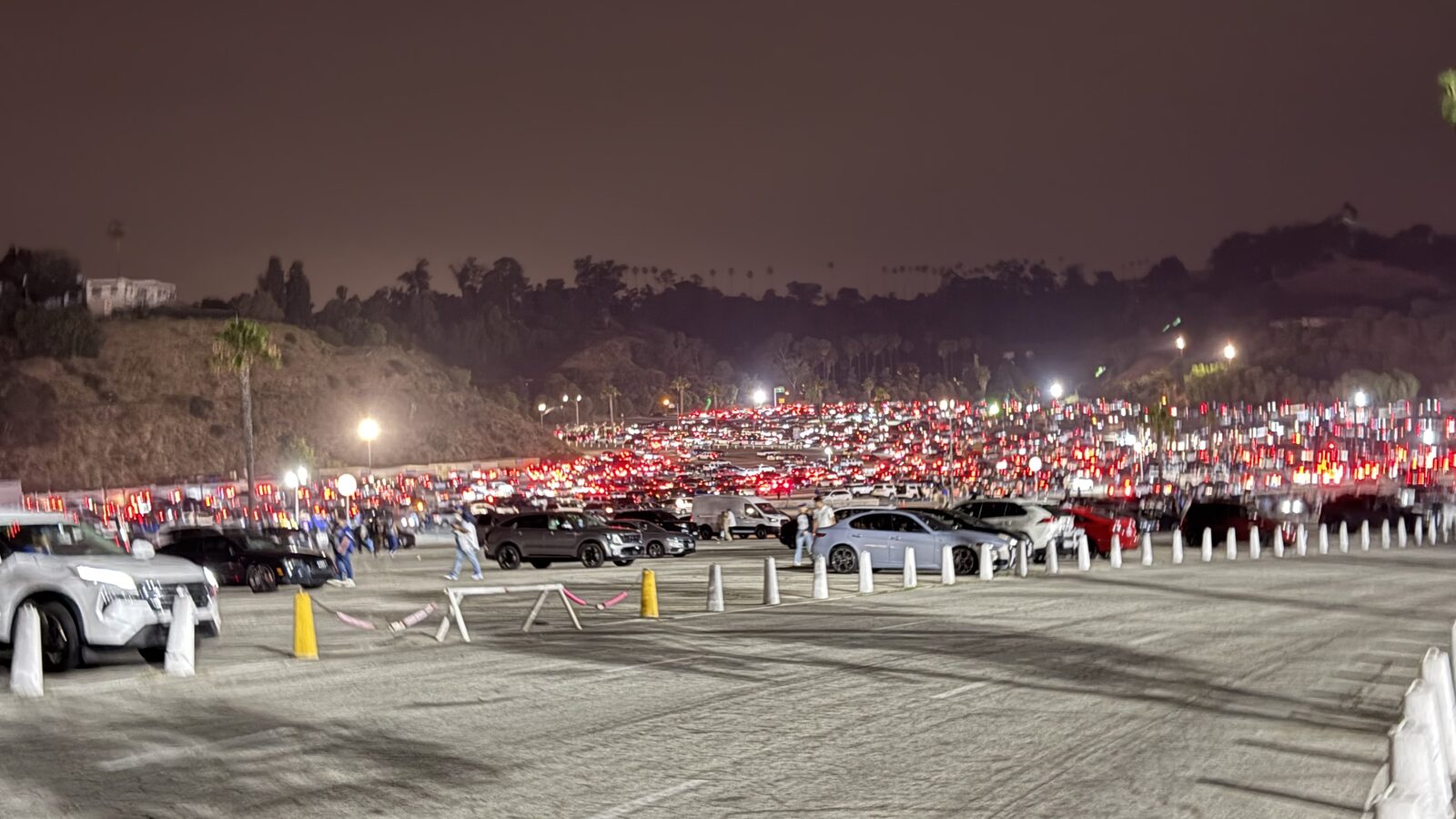 散場後的停車場,6月5日