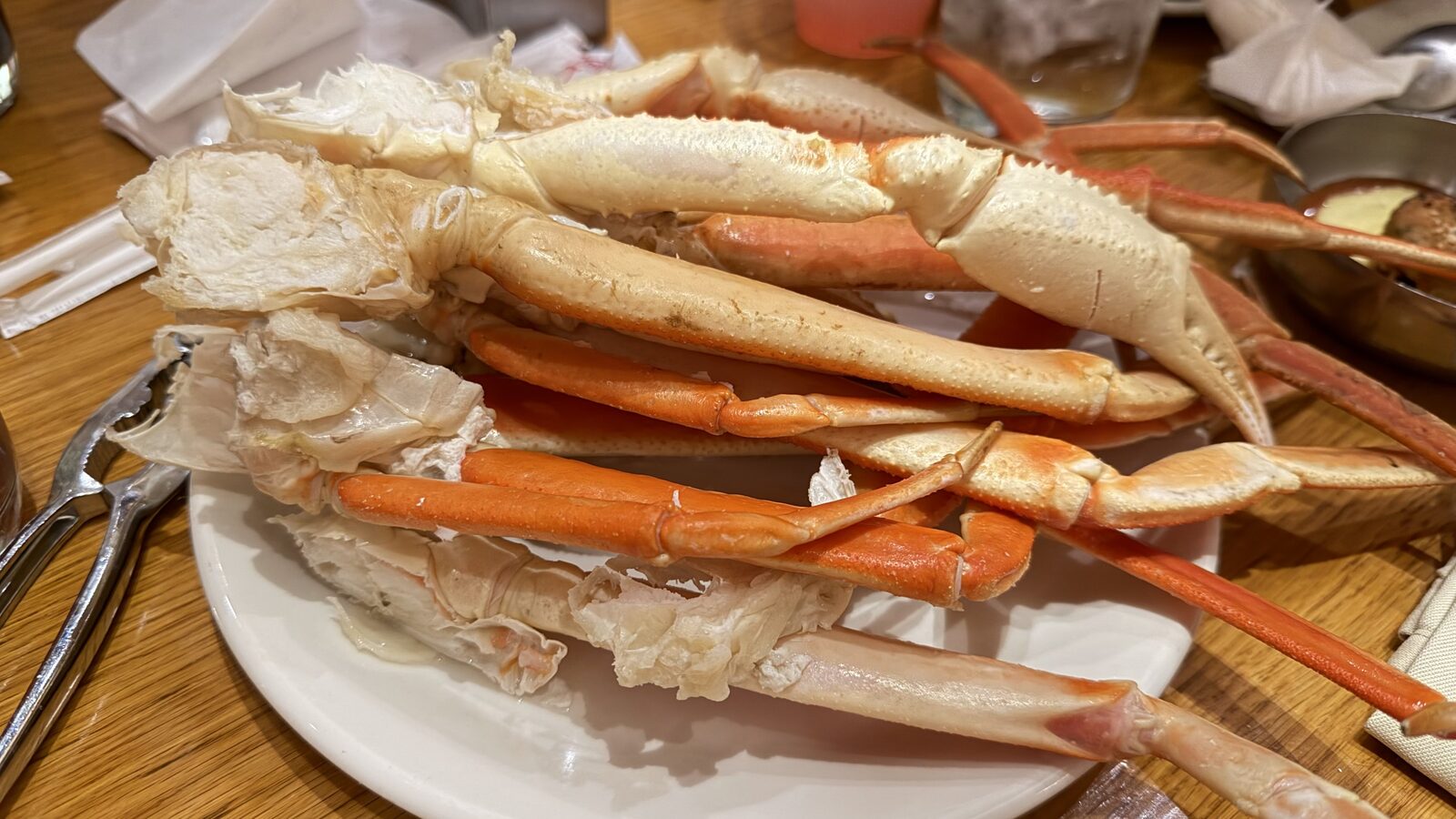 堆成小山的蟹腳,6月8日