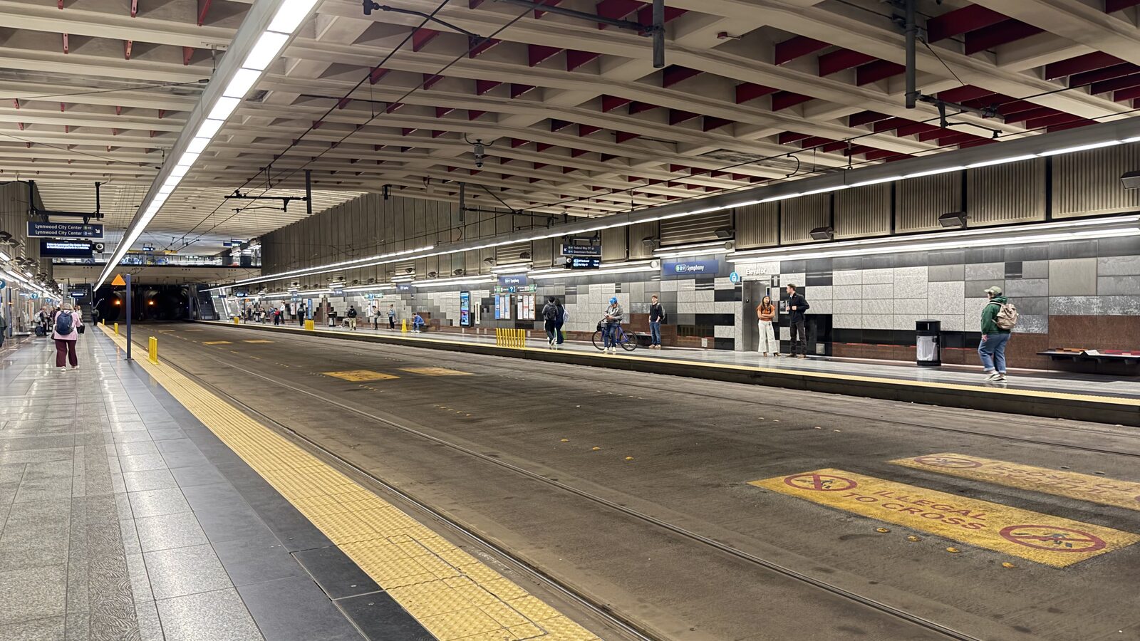西雅圖月台的轉車片刻,6月11日