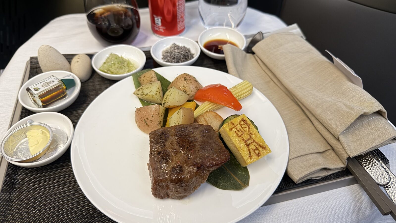 飛機上的牛排晚餐,6月1日